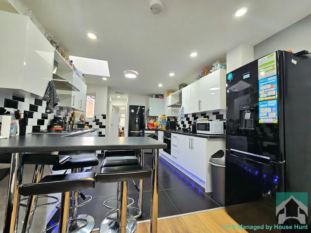 6 bedroom house for rent