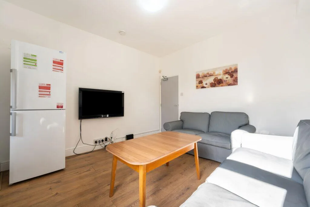 5 bedroom terraced house for rent