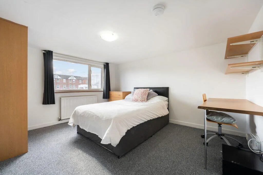5 bedroom terraced house for rent