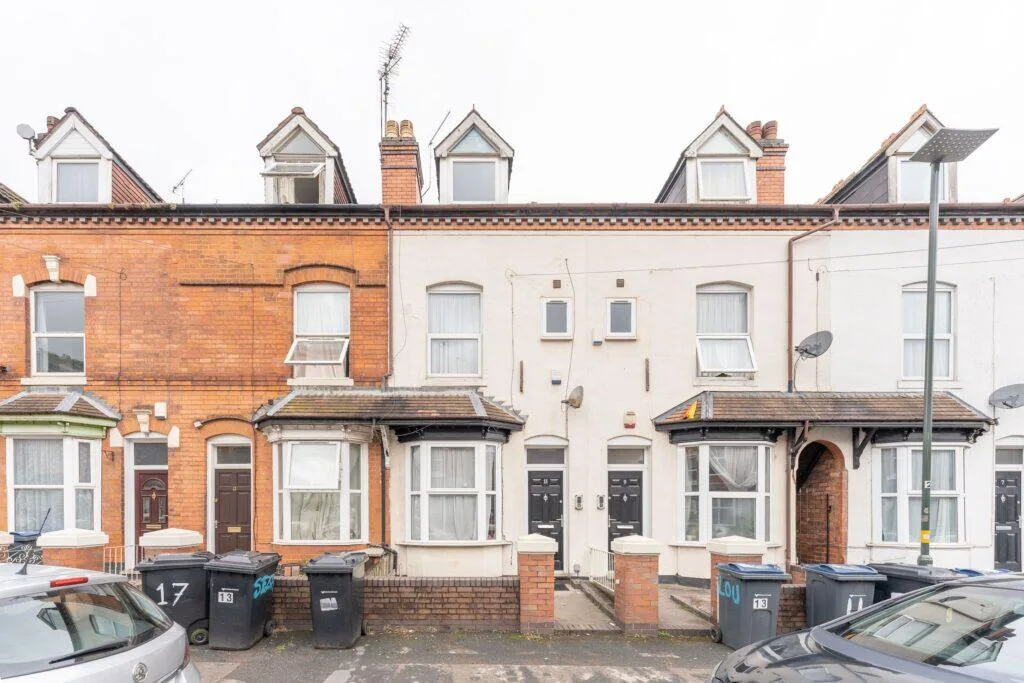 5 bedroom terraced house for rent