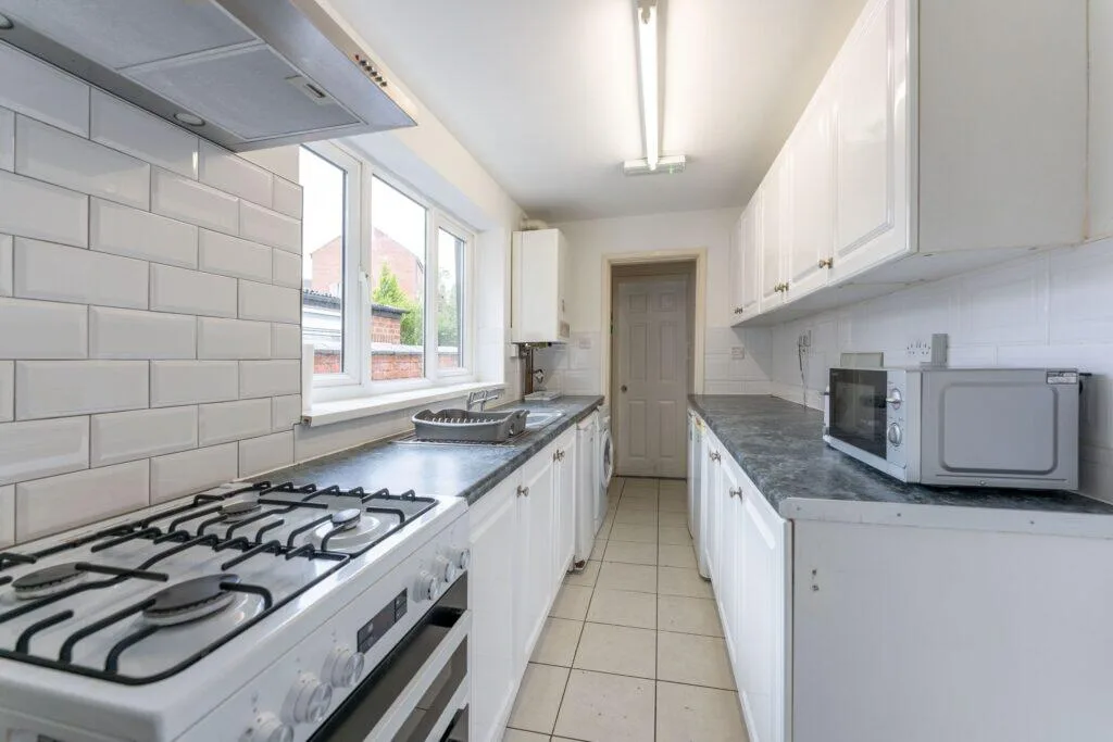 5 bedroom terraced house for rent