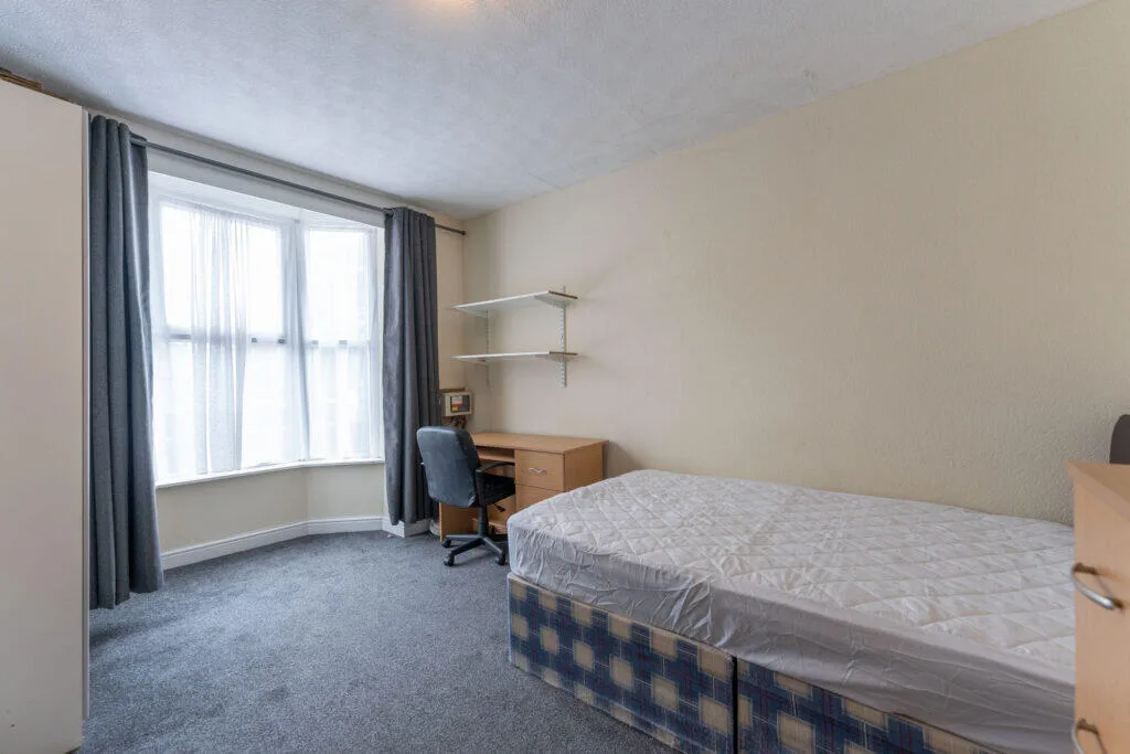 6 bedroom terraced house for rent