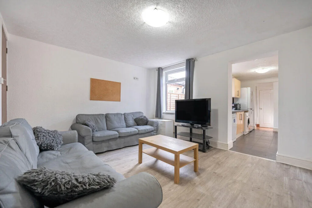 6 bedroom terraced house for rent