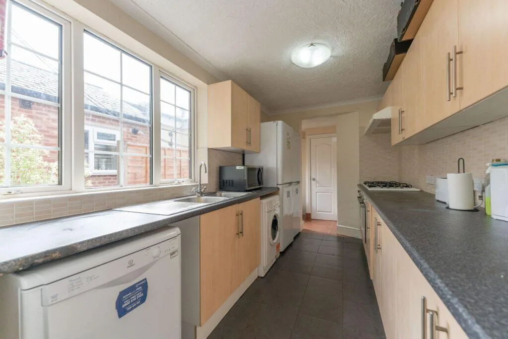 6 bedroom terraced house for rent