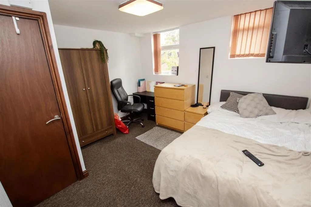 5 bedroom house for rent