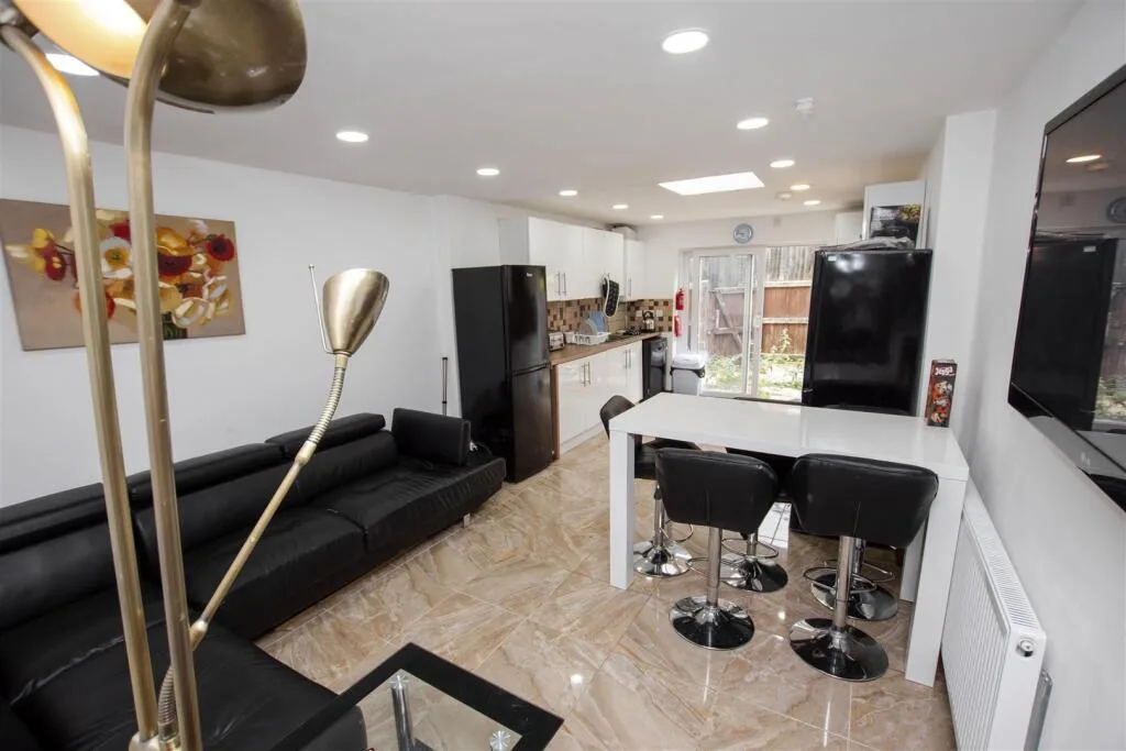 5 bedroom house for rent