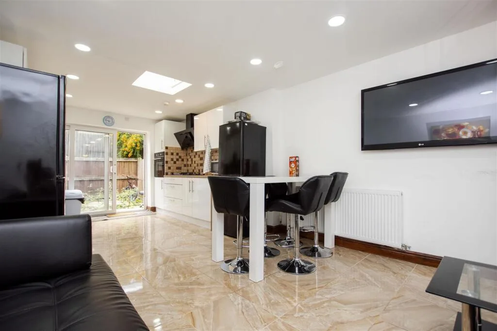 5 bedroom house for rent
