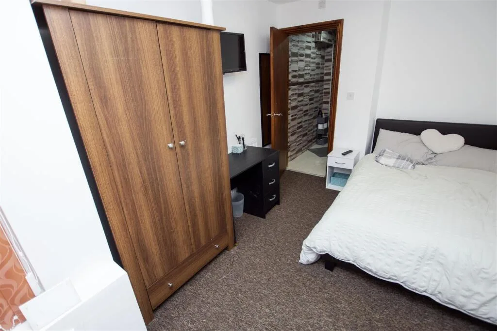 5 bedroom house for rent