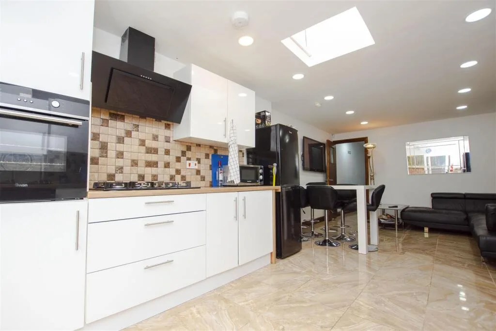 5 bedroom house for rent