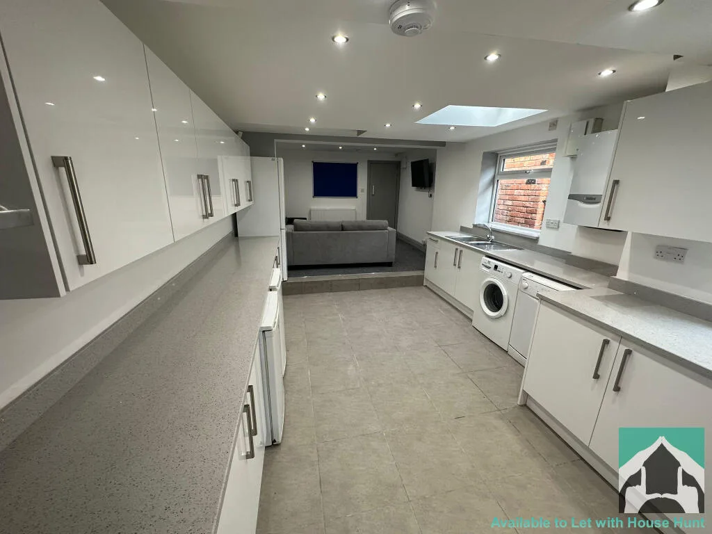 6 bedroom terraced house for rent