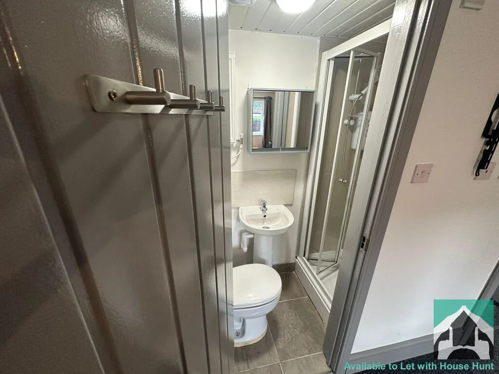 6 bedroom terraced house for rent
