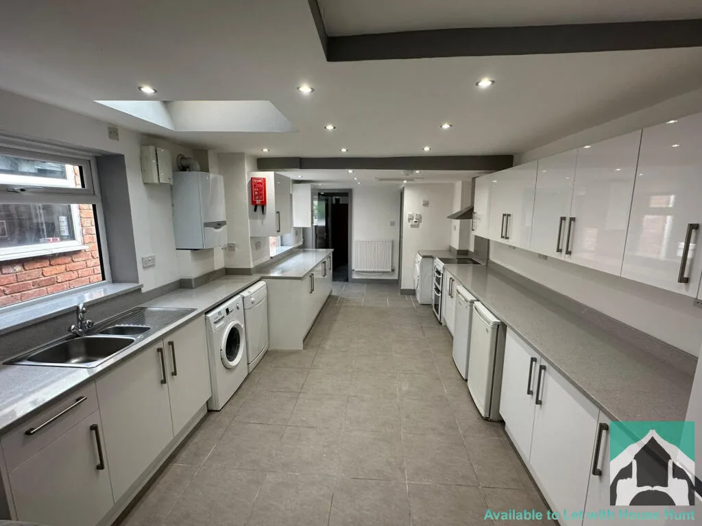 6 bedroom terraced house for rent