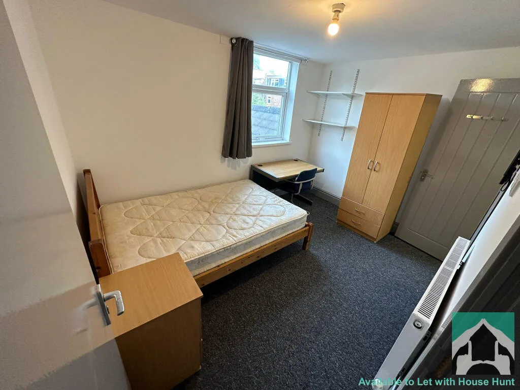 6 bedroom terraced house for rent