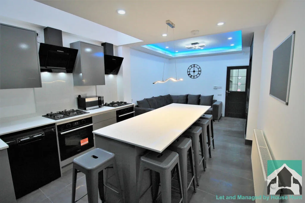 7 bedroom terraced house for rent