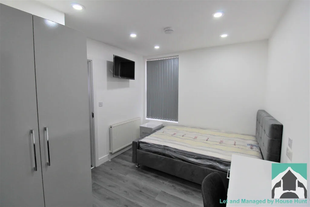 7 bedroom terraced house for rent