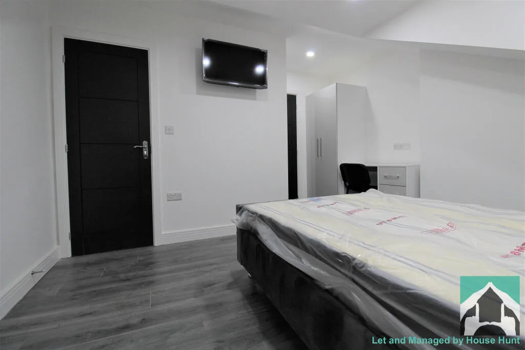 7 bedroom terraced house for rent