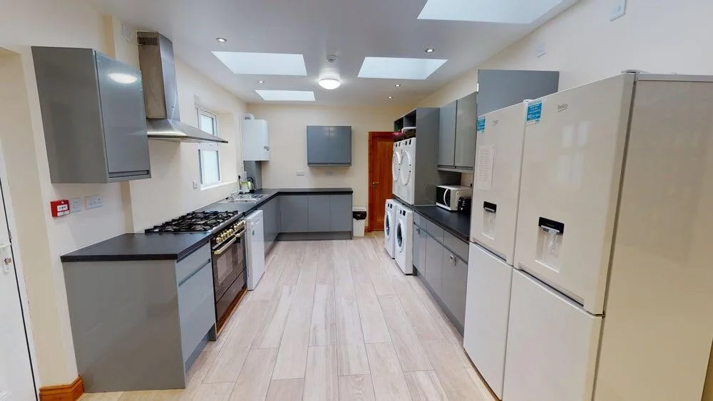 6 bedroom house for rent