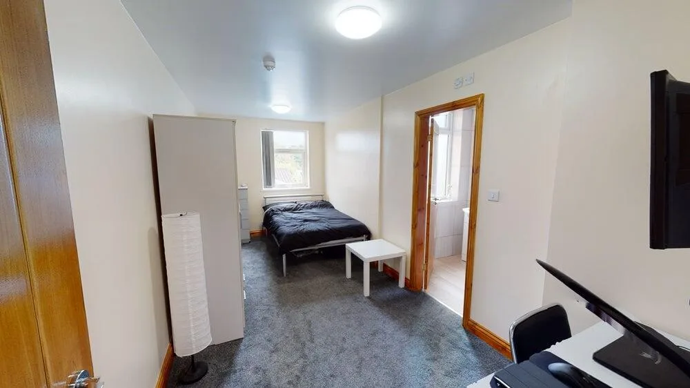 6 bedroom house for rent