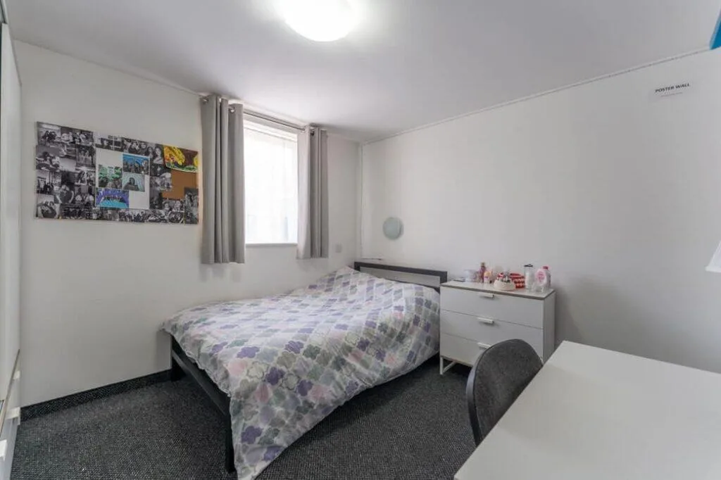 6 bedroom terraced house for rent