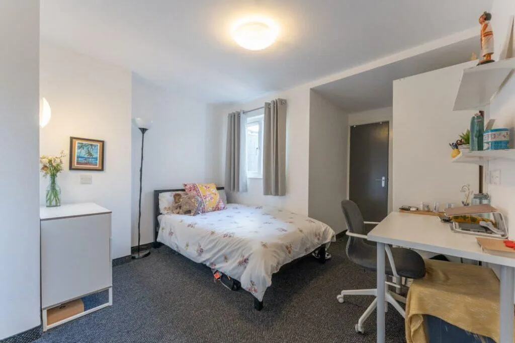 6 bedroom terraced house for rent
