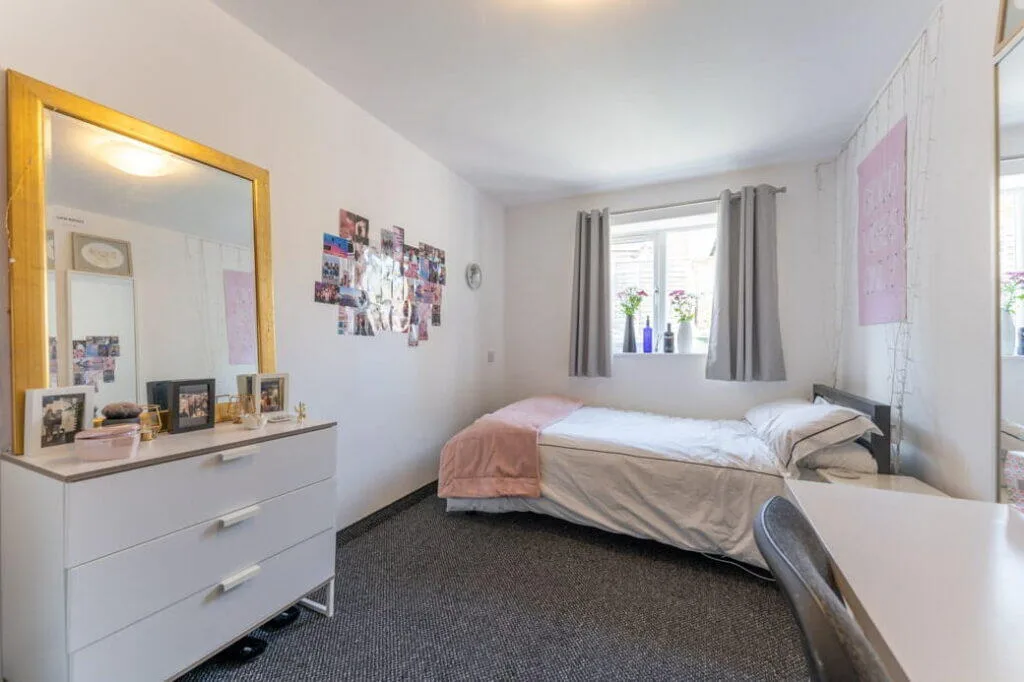 6 bedroom terraced house for rent