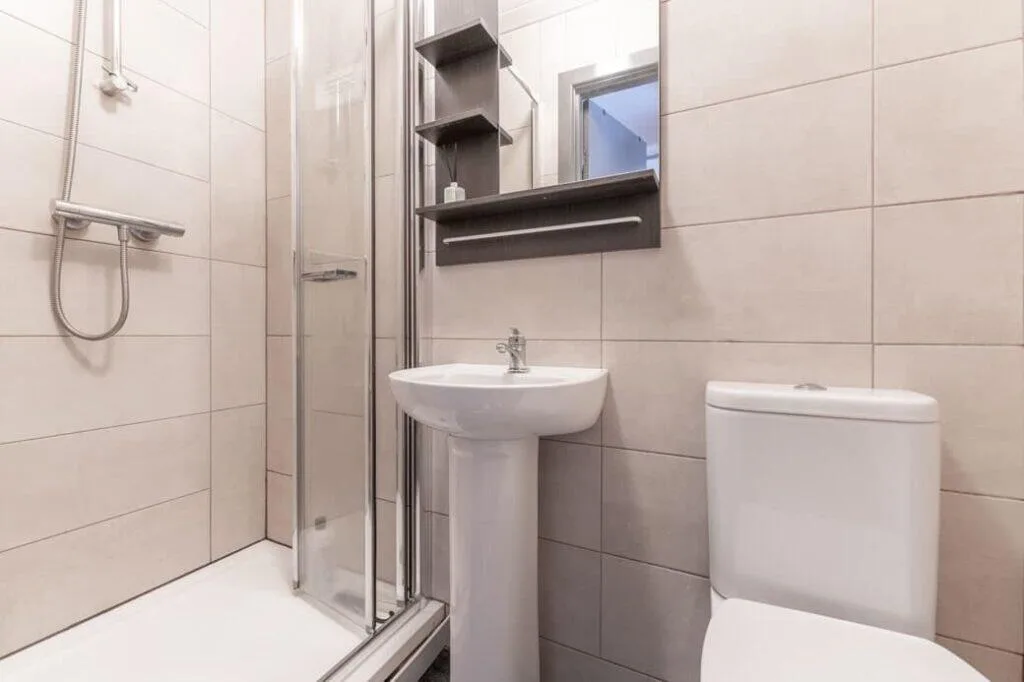 6 bedroom terraced house for rent
