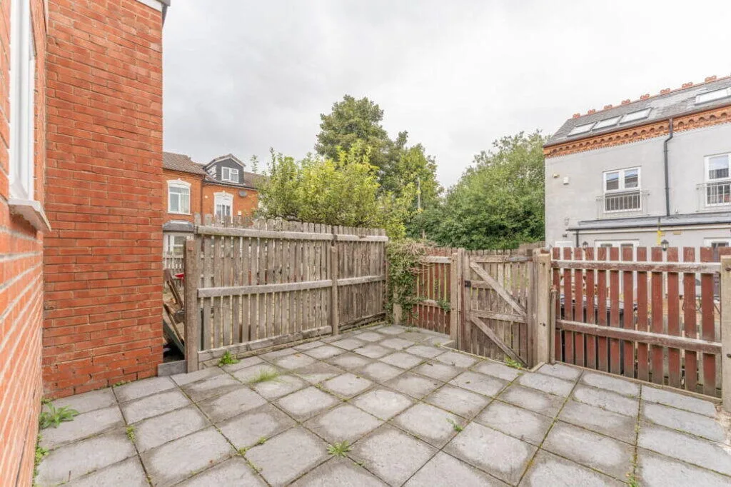 6 bedroom terraced house for rent