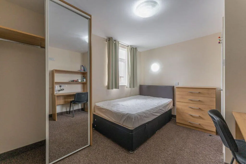 6 bedroom terraced house for rent