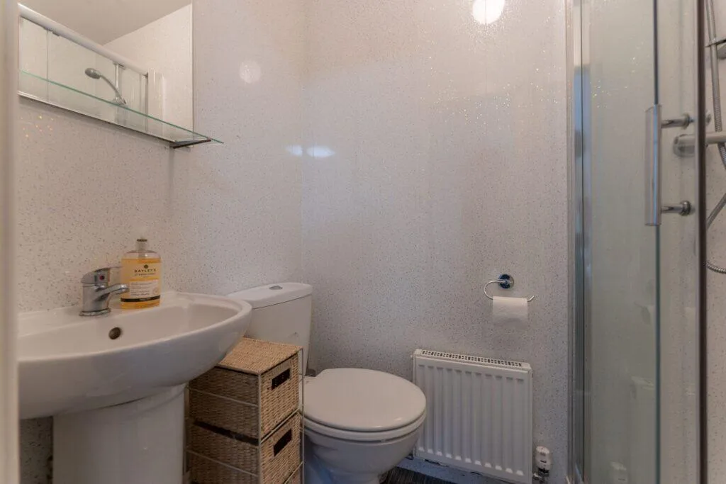 6 bedroom terraced house for rent