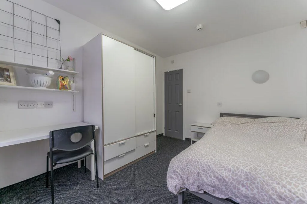 6 bedroom terraced house for rent