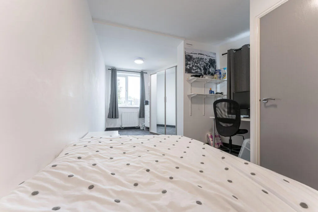 5 bedroom semi-detached house for rent
