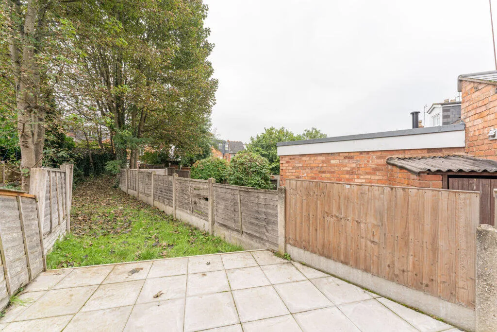 5 bedroom semi-detached house for rent