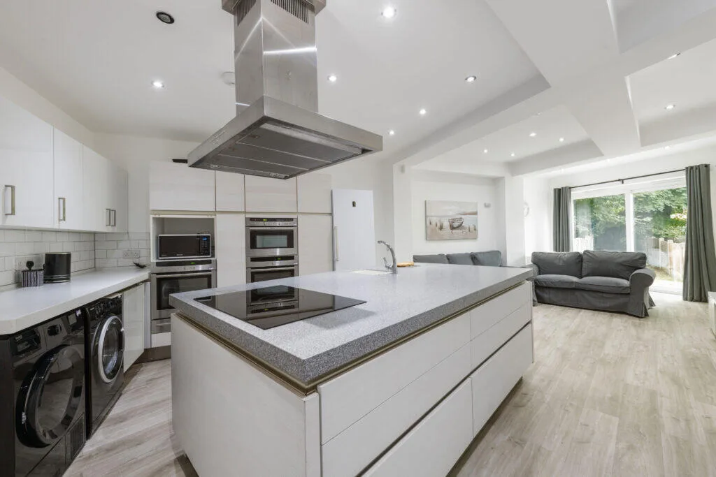 5 bedroom semi-detached house for rent