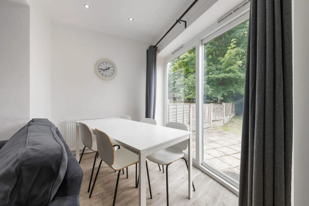 5 bedroom semi-detached house for rent