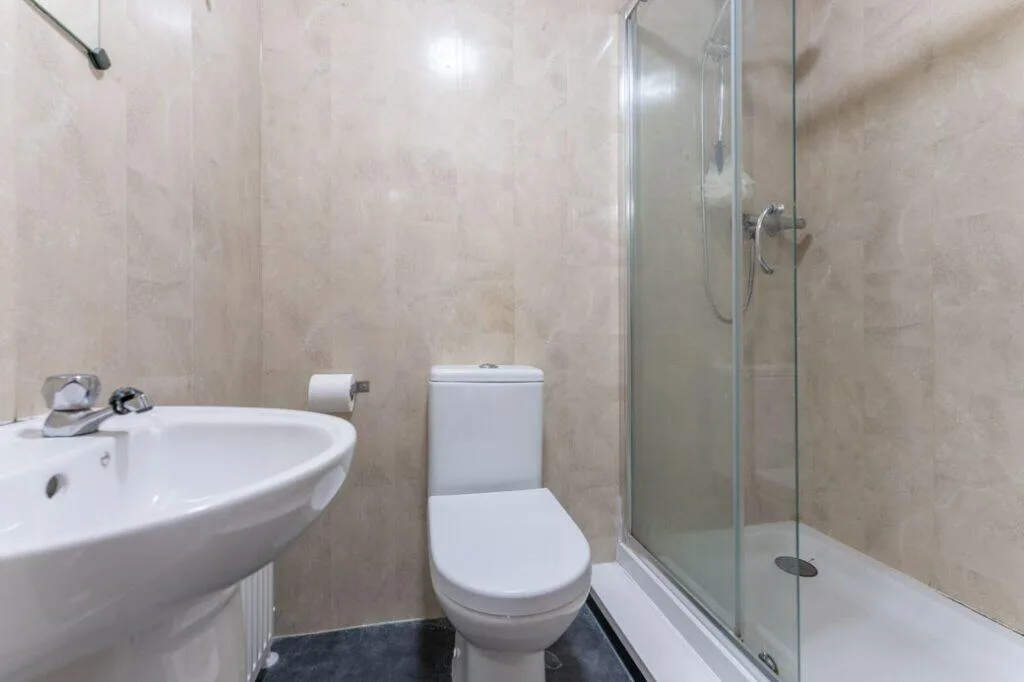 8 bedroom terraced house for rent
