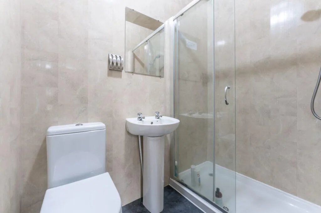 8 bedroom terraced house for rent