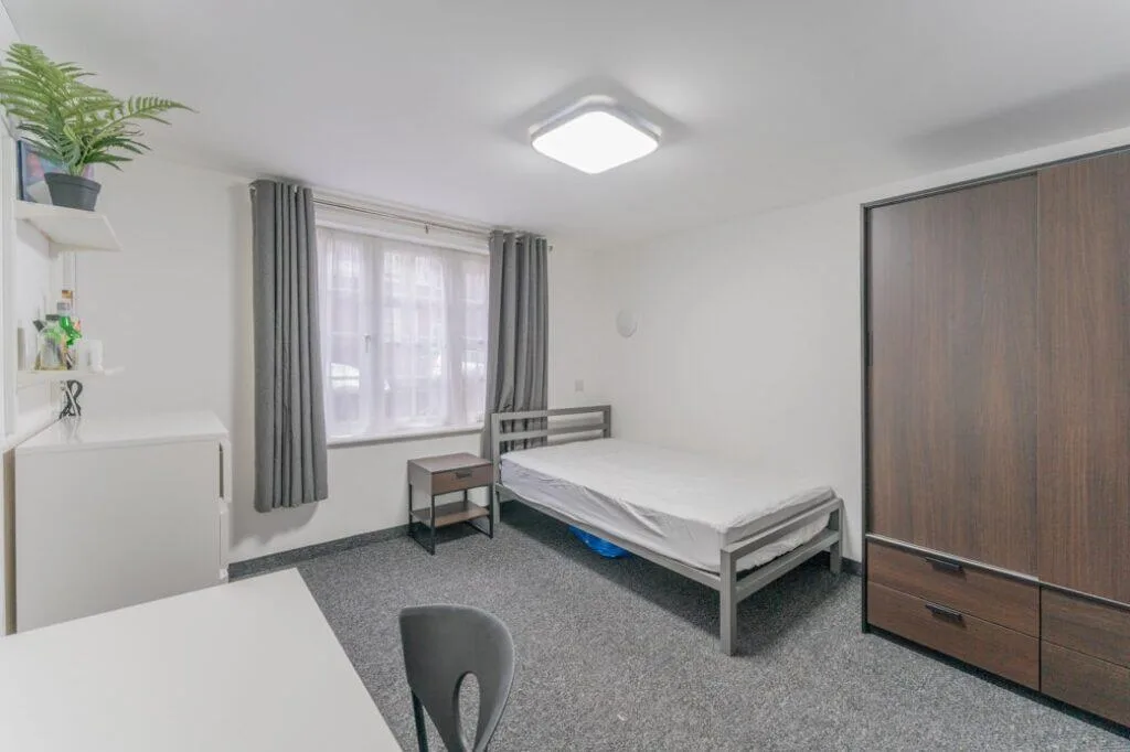8 bedroom terraced house for rent