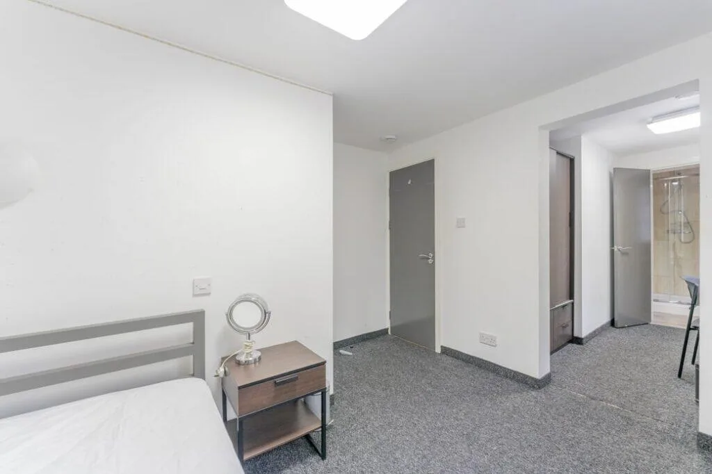 8 bedroom terraced house for rent