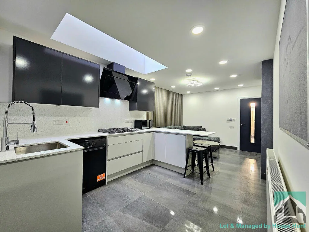 5 bedroom house for rent