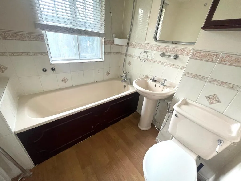 3 bedroom end of terrace house for rent