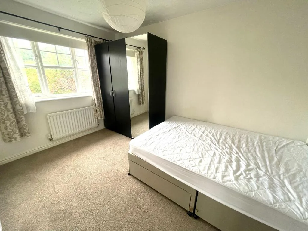 3 bedroom end of terrace house for rent