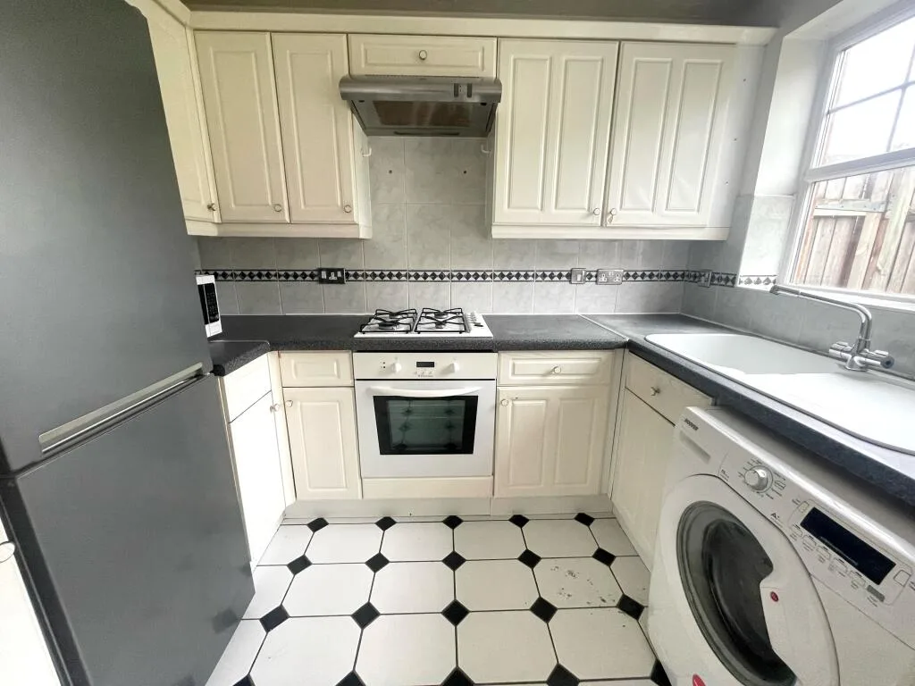 3 bedroom end of terrace house for rent