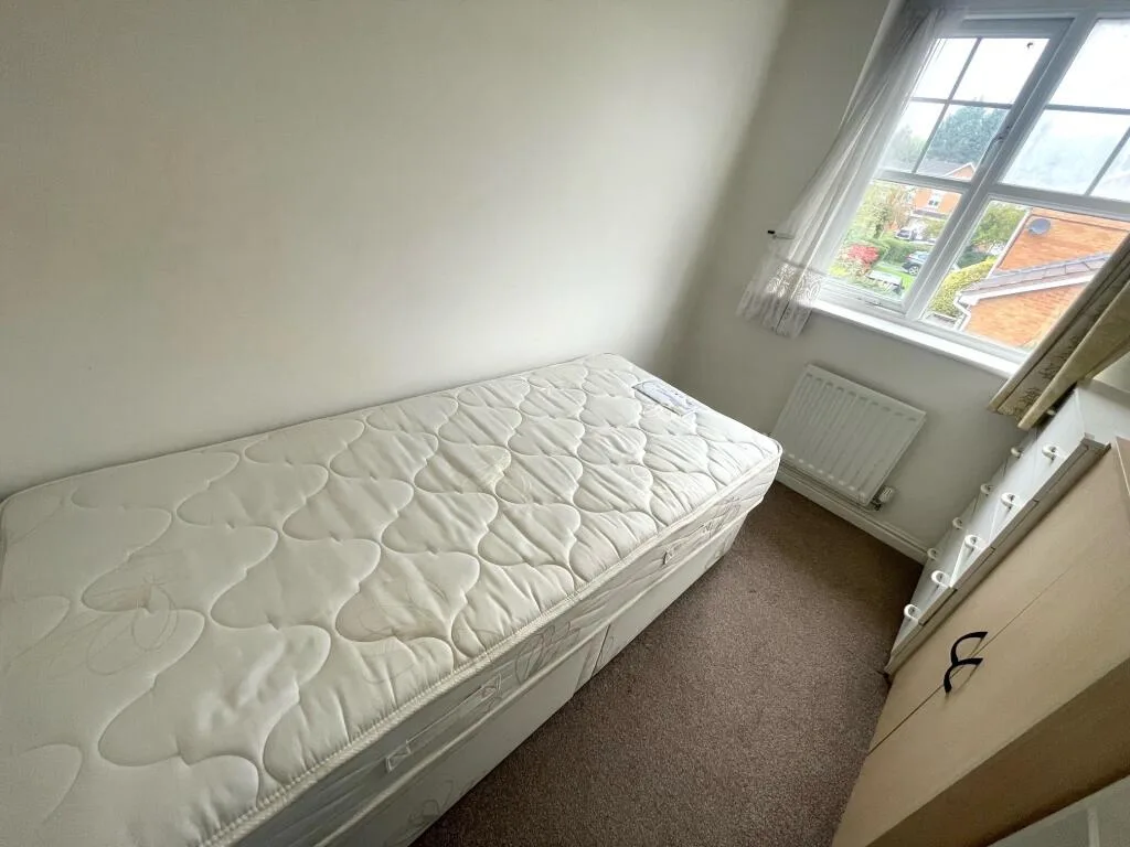 3 bedroom end of terrace house for rent