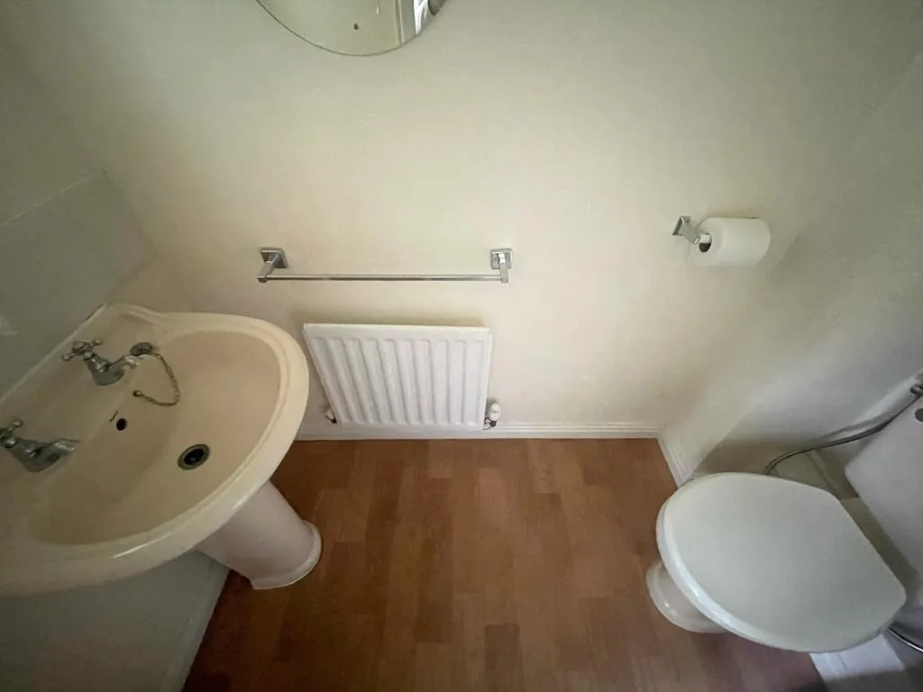 3 bedroom end of terrace house for rent