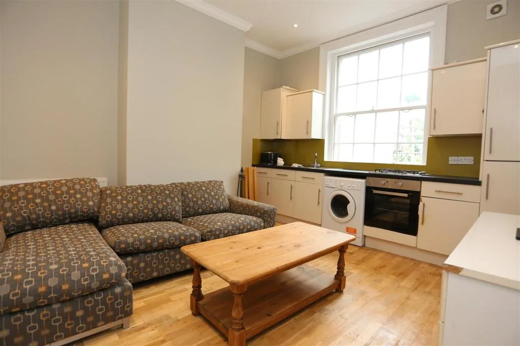 5 bedroom maisonette for rent