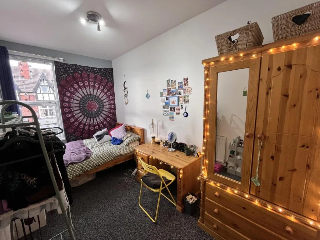 7 bedroom terraced house for rent