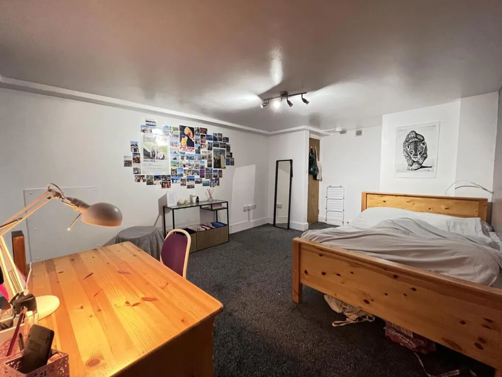 7 bedroom terraced house for rent
