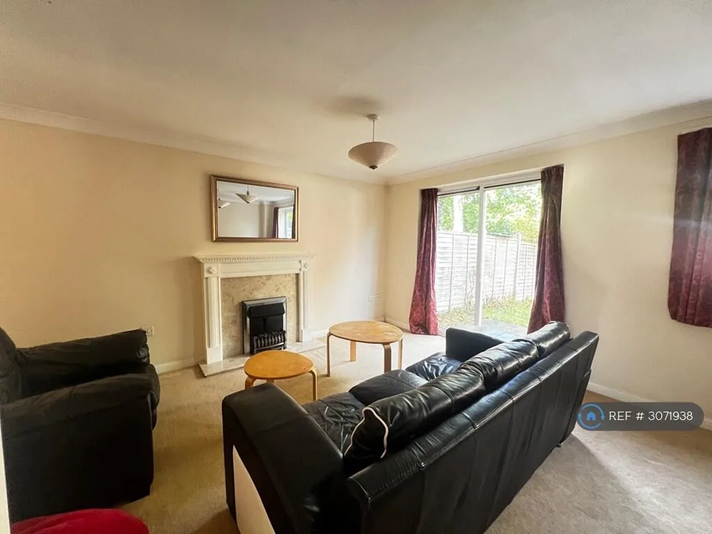 4 bedroom semi-detached house for rent