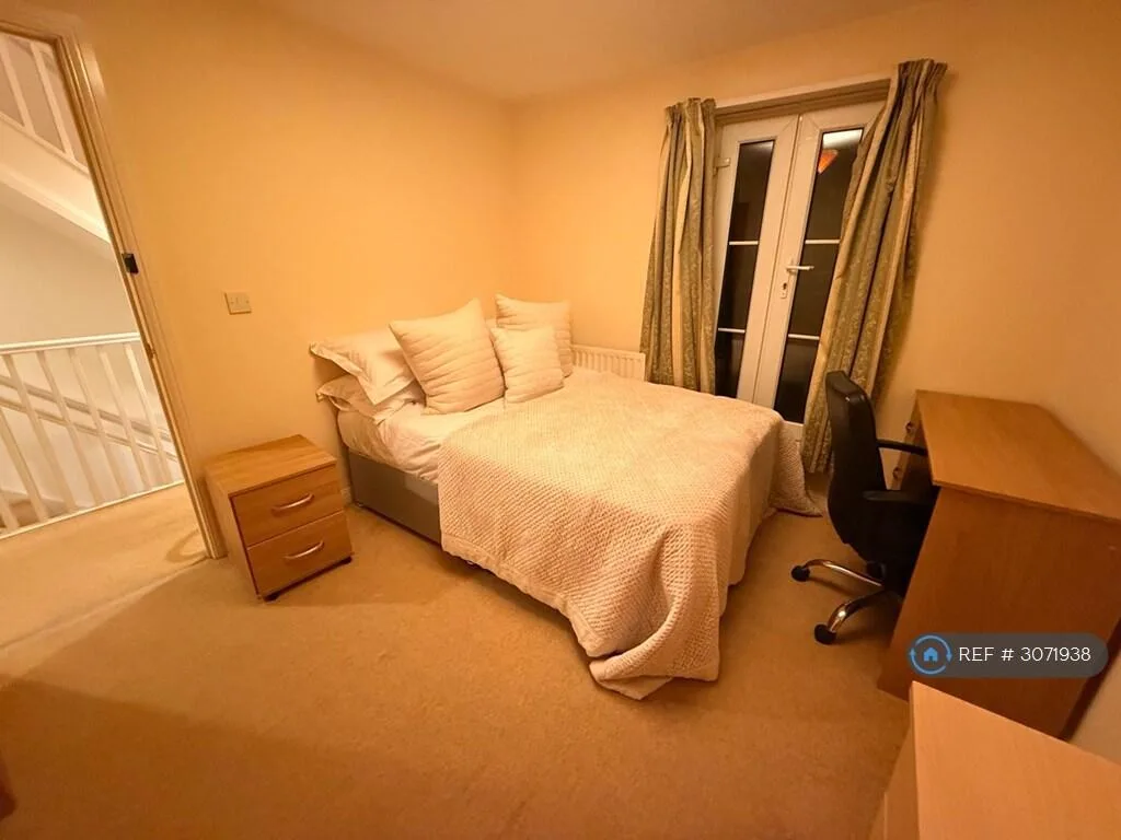 4 bedroom semi-detached house for rent