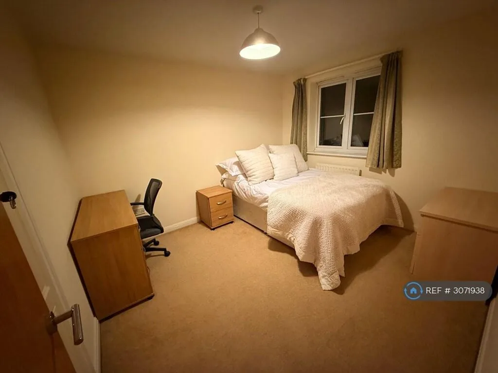 4 bedroom semi-detached house for rent